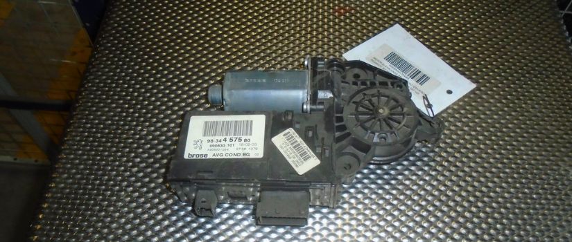 Motor elevalunas roto para cambiarlo